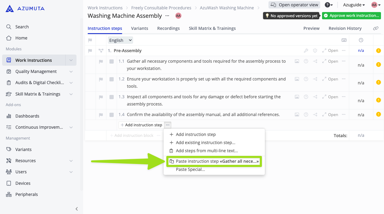 Screenshot van de Azumuta-softwareinterface die de module 'Work Instructions' toont voor de montage van een wasmachine. De afbeelding markeert de optie 'Instructiestap plakken' in het menu van instructiestappen, met een groene pijl die naar de geselecteerde actie wijst. Handig om stapsgewijze instructies te illustreren of gebruiksvriendelijke softwarefunctionaliteit te demonstreren voor het beheren van assemblageprocedures