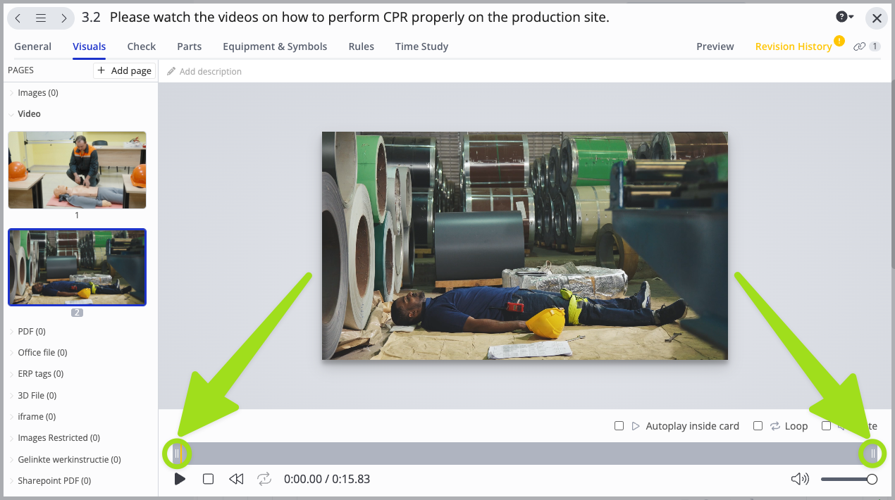 Screenshot van een video-bewerkingsinterface met een reanimatietrainingvideo op een productielocatie. De afbeelding benadrukt trimhandvatten op de videotijdlijn, waarmee gebruikers het begin- en eindpunt van de video kunnen aanpassen. De interface bevat afspeelbedieningen, volumeregeling en herhaalopties voor efficiënte videobewerking.